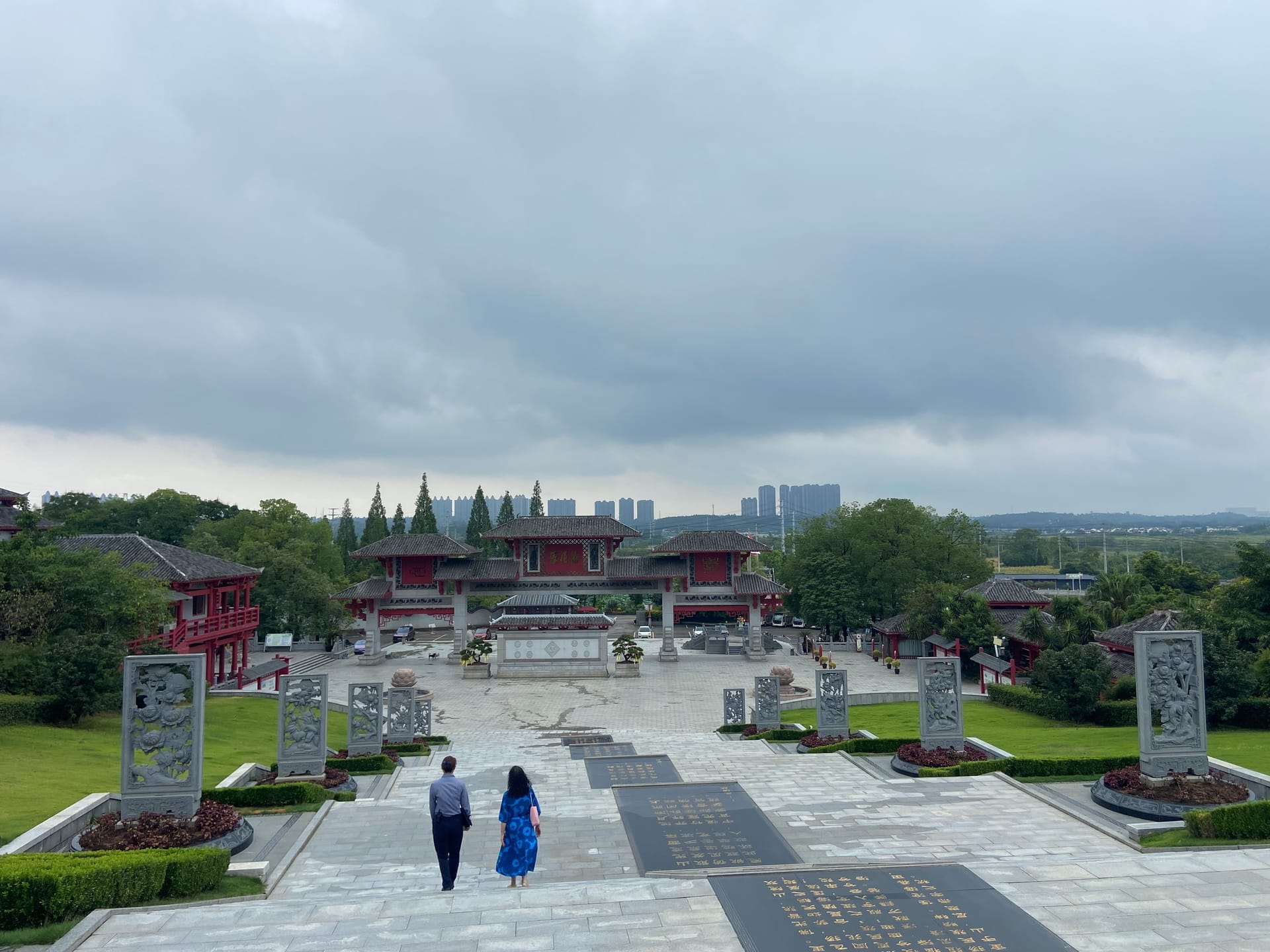 莲花公墓大门